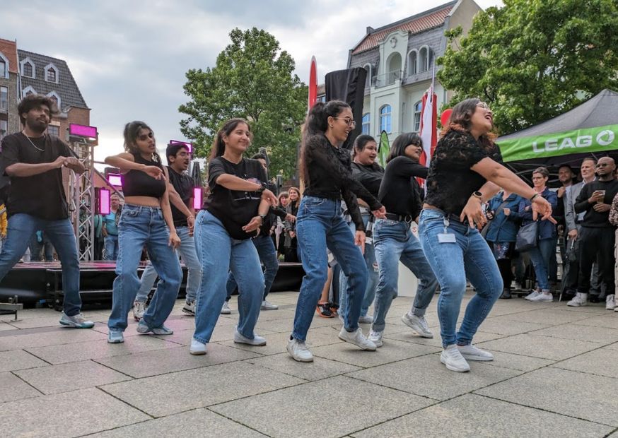 Indische Tanzgruppe