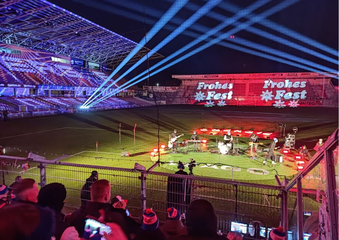 Stadionkulisse beim Weihnachtssingen